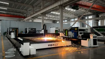 High-power industrial fiber laser cutting machine processing large metal sheet