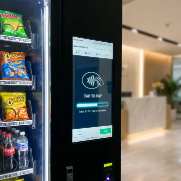 Cashless smart vending machine with touchscreen display