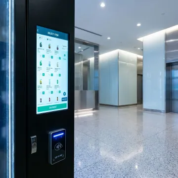 Cashless vending machine with touchscreen display