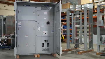 Eaton Pow-R-Line modular low-voltage switchboard installed in commercial facility