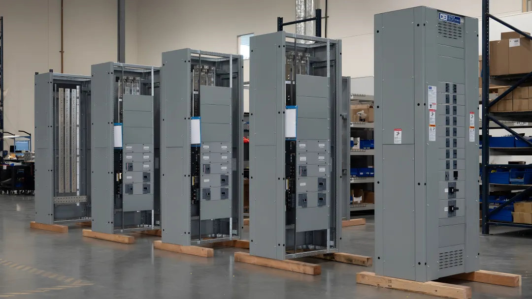 Three medium voltage switchgear types metal-clad enclosed and pad-mounted comparison