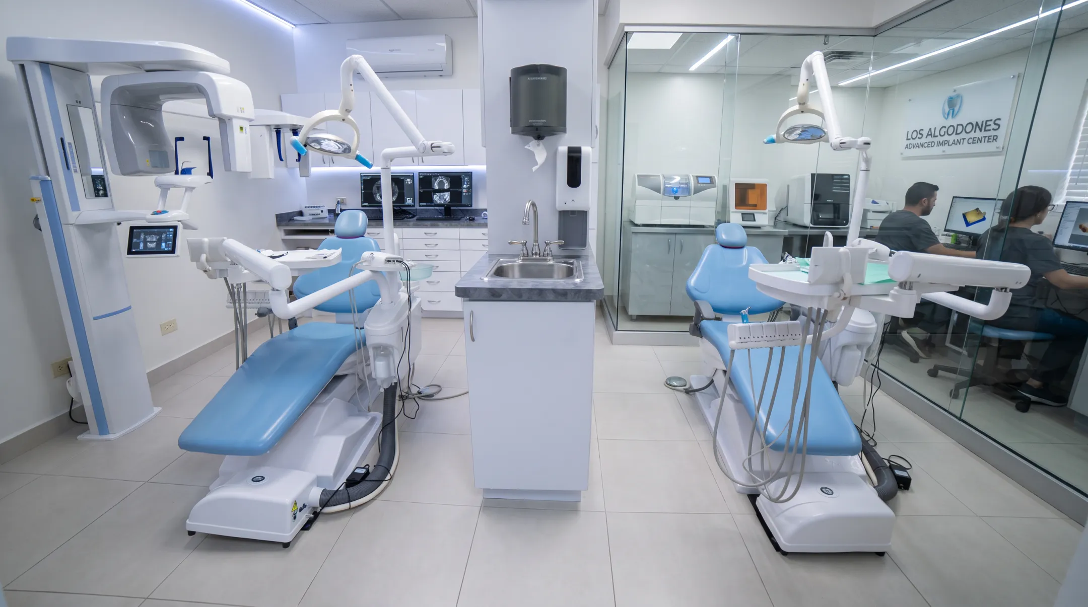 Dental Implants in Mexico clinic facility with modern surgical equipment