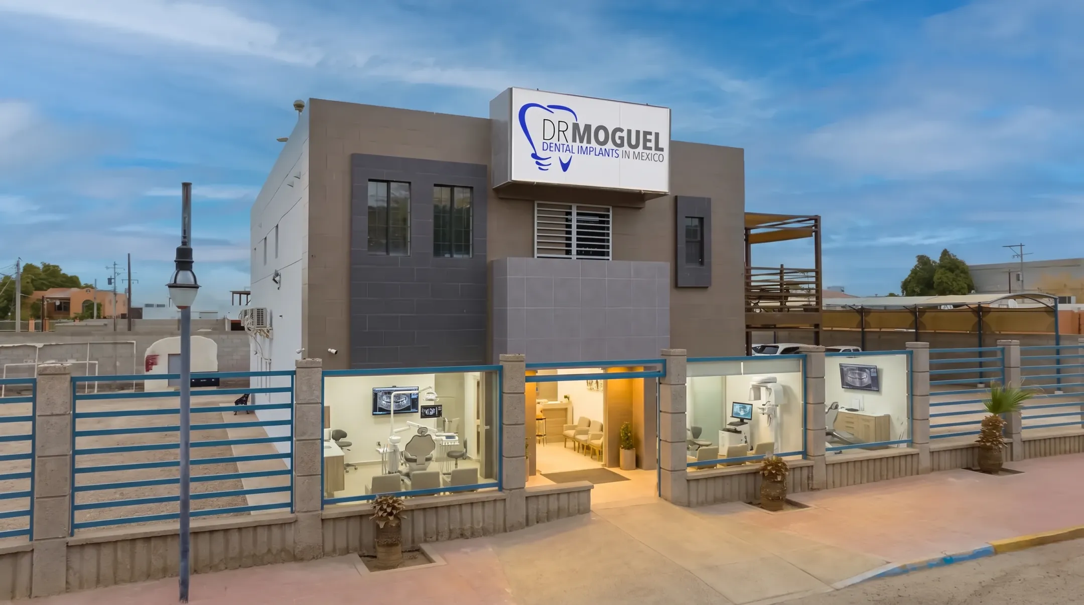 Los Algodones dental clinic near Andrade California border crossing