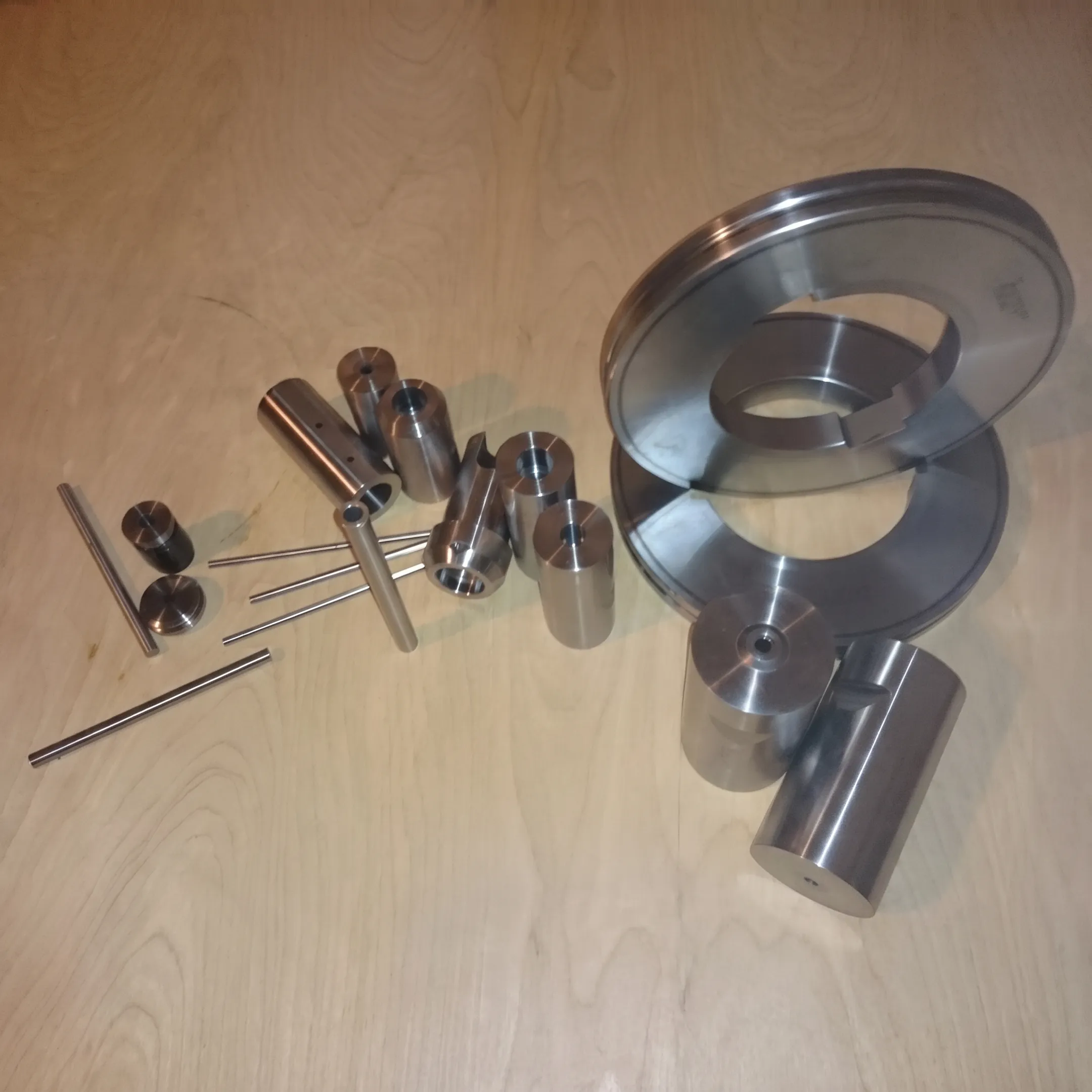 Custom cold header tooling and precision machined fastener components