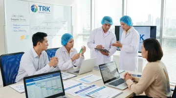 Integrated CRO CDMO team collaborating on clinical trial manufacturing