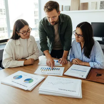 Advisor explaining financial planning process