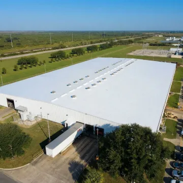 Industrial facility with professionally repaired commercial roofing system