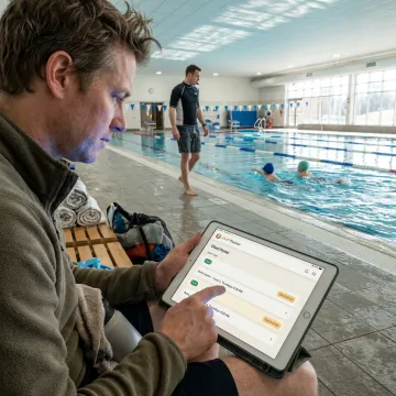 Parent booking swim lessons online