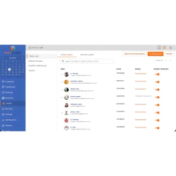 Coach using scheduling software dashboard