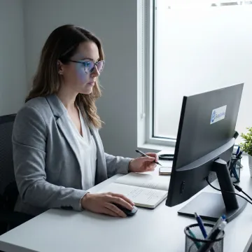 AI medical receptionist dashboard managing patient calls and appointments