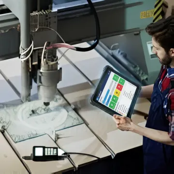 Operator using paperless shop-floor software