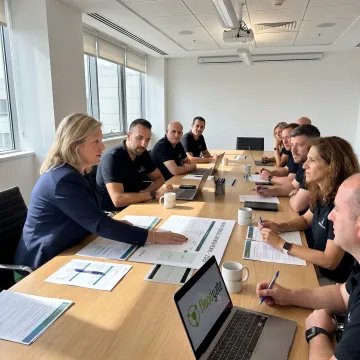 Fractional leader collaborating with MedTech team