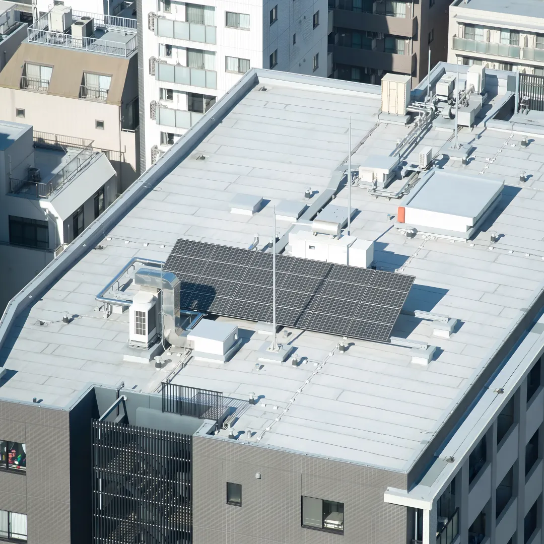 Commercial roof with bright reflective coating