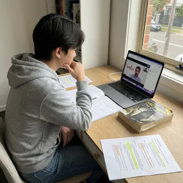 Sydney student attending online HSC English tutoring