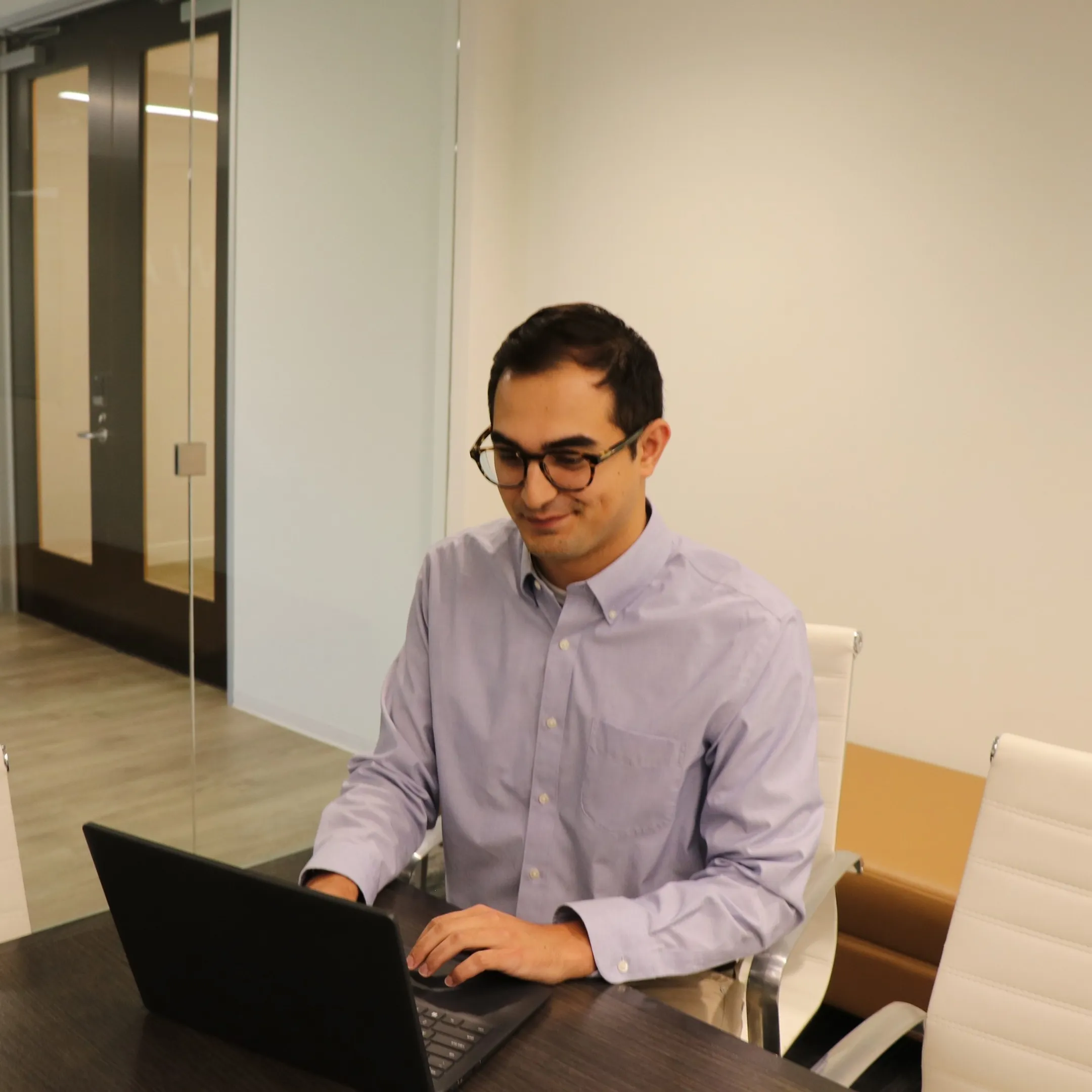 Advisor discussing a corporate communications strategy
