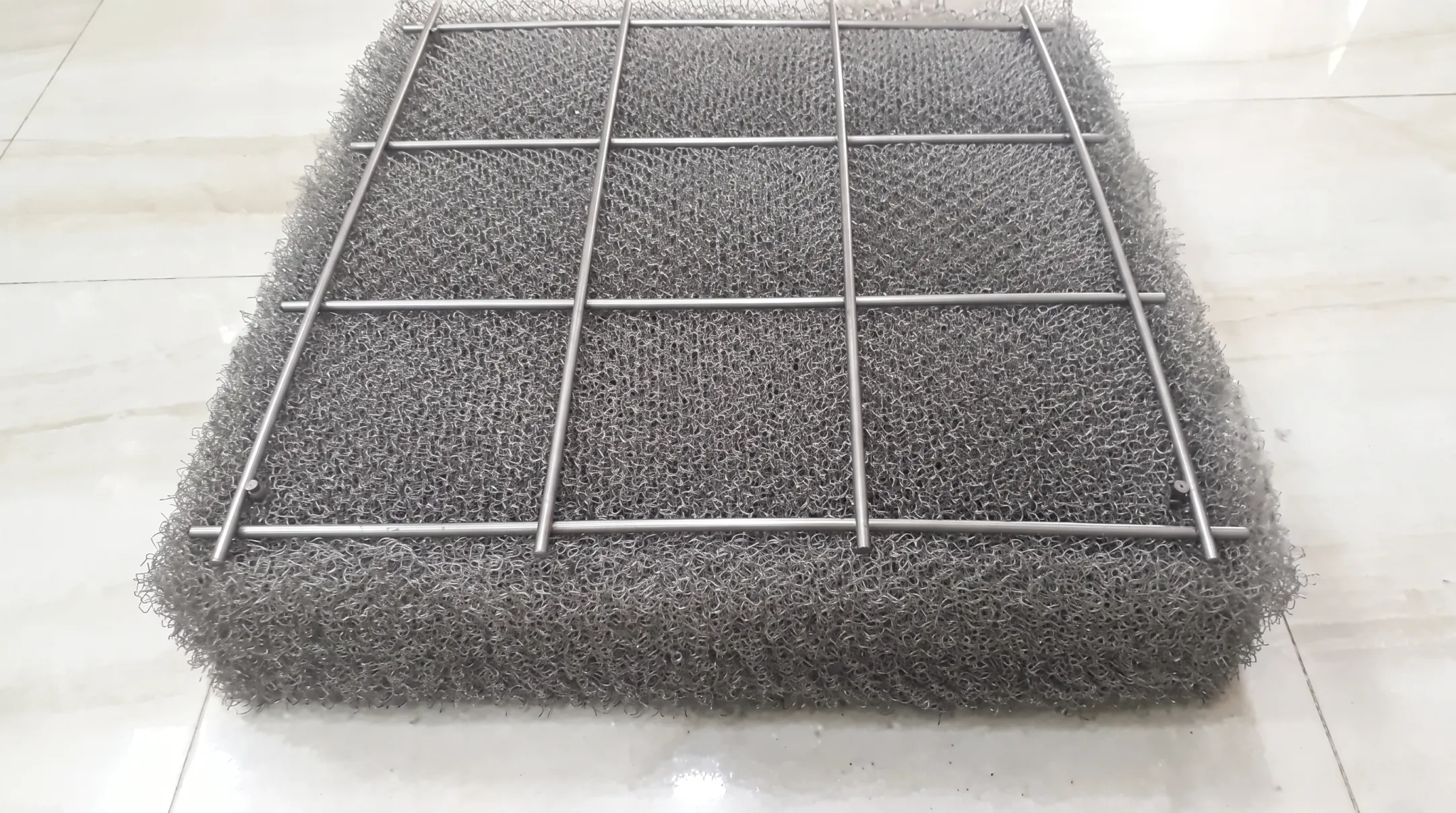 Knitted wire mesh demister pad used for liquid droplet removal