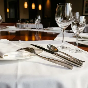 Hotels & Restaurants