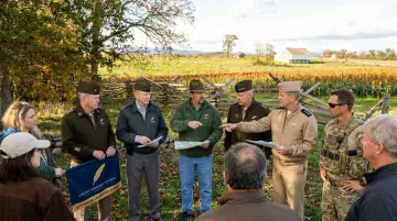 Lincoln Leadership Institute faculty leading Gettysburg battlefield leadership program
