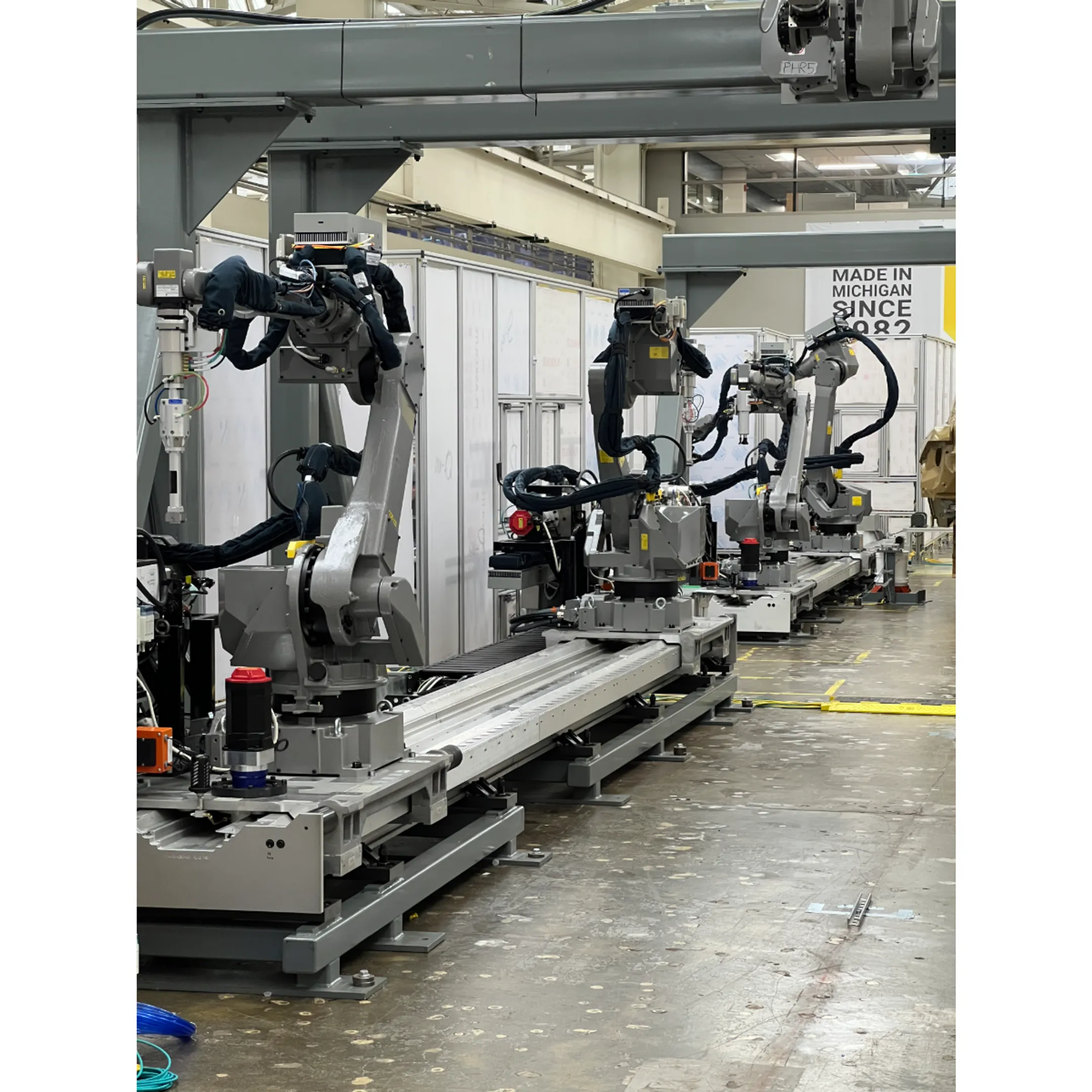 Industrial robot dispensing a controlled adhesive bead with camera-based inspection
