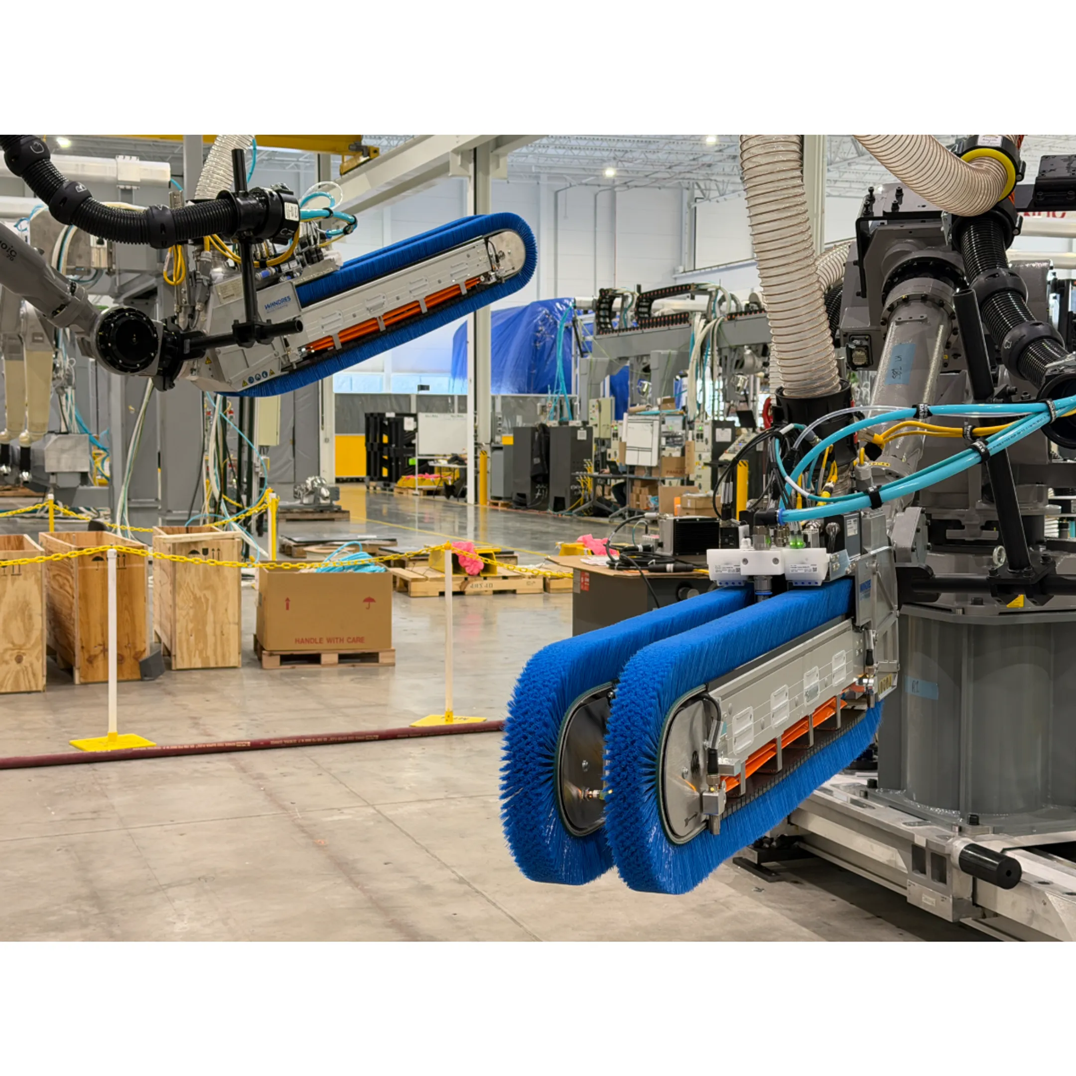 Robotic coating cell with spray robots and machine vision inspection