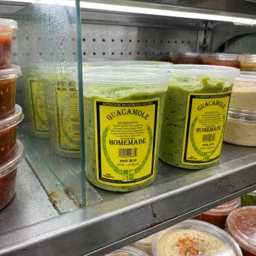 Custom deli labels on fresh food containers