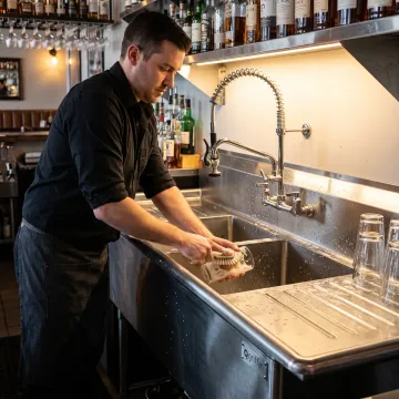 Restaurants & Bars