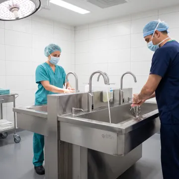 Healthcare scrub-up sink