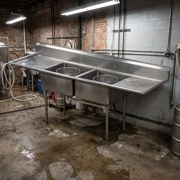 Commercial stainless steel sink with integrated drainboards