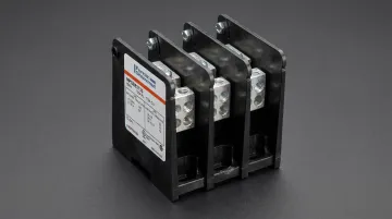 Industrial power distribution block with multiple wire terminations on copper busbar
