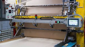 Inline millimetre-wave thickness measurement system scanning gypsum board production line