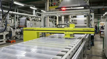 Hammer-IMS M-Ray millimeter-wave thickness gauging system scanning plastic sheet on extrusion line