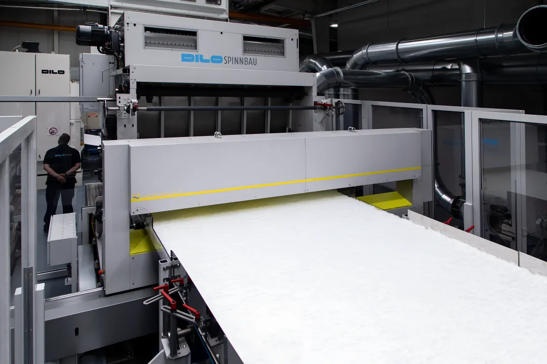 Industrial optical measurement system monitoring production line