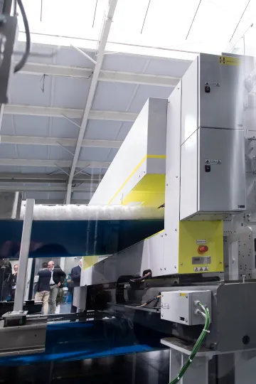 Edge-Vision-4.0 millimeter wave sensor head scanning industrial materials for quality control