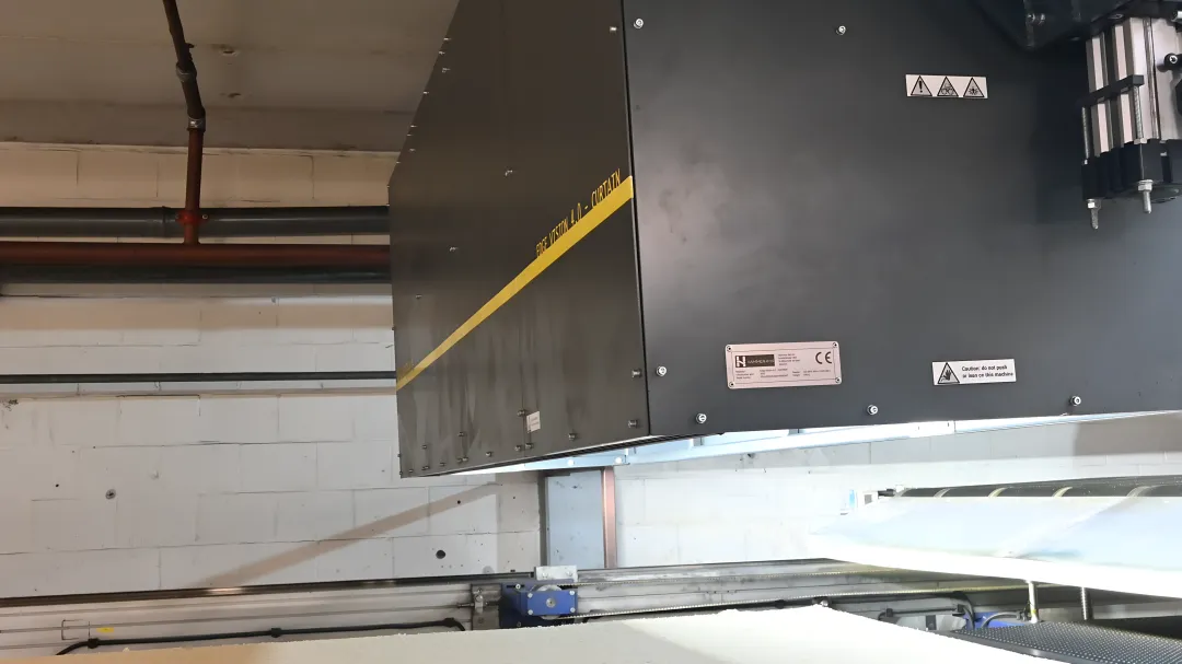 Contactless wood inspection sensor measuring surface quality on production line