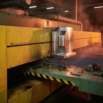 Measurement sensor operating in extreme industrial conditions