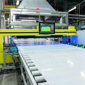 Industrial CD profiling system measuring material thickness across production line width