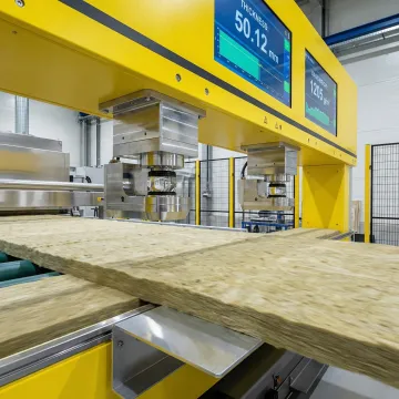 Multi-sensor measurement heads monitoring production material quality