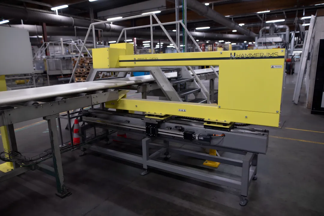 Hammer-IMS M-Ray sensor measuring glass fiber mat thickness on a production line