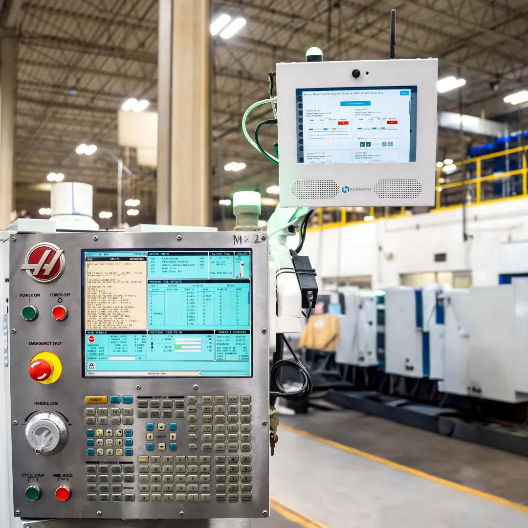 Operator viewing live machine alerts at a workcenter