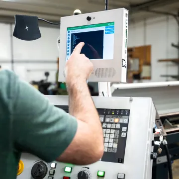 Connected CNC machine dashboard