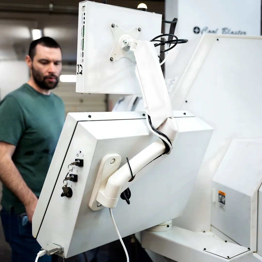 Real-time OEE dashboard on manufacturing floor