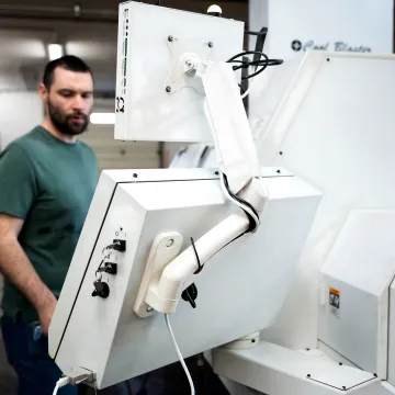 Real-time OEE dashboard on manufacturing floor