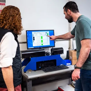 Manufacturing dashboard showing live machine performance