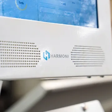 Operator using Harmoni at a CNC workcenter