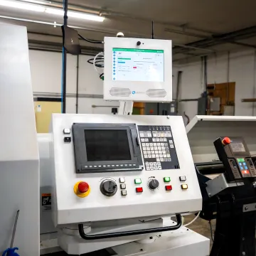 Manufacturing downtime dashboard on shop floor