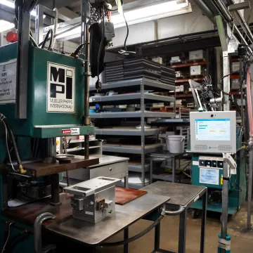 Time and Attendance Software Benefits for Manufacturing Workflows