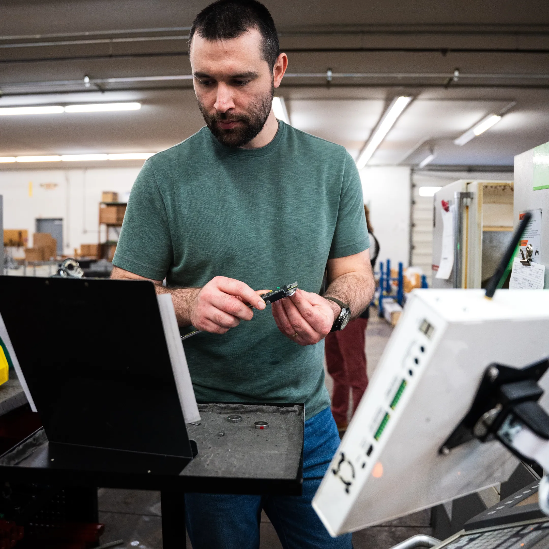 Operator using connected scheduling interface at CNC machine