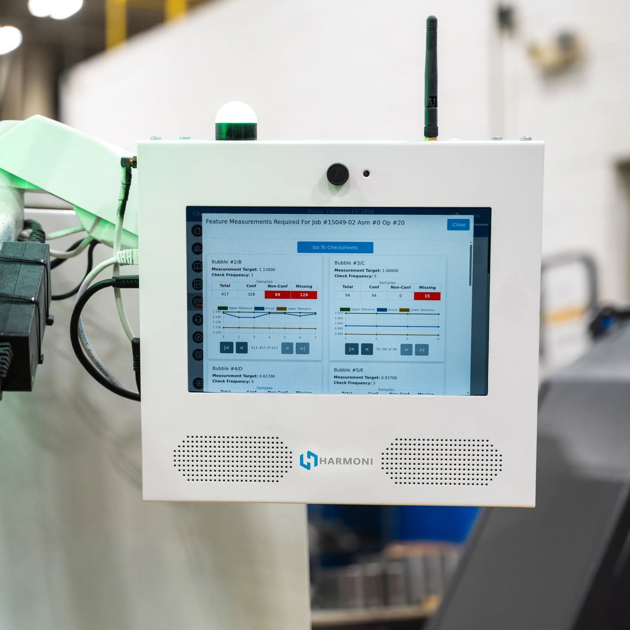 Operator and supervisor viewing machine performance data
