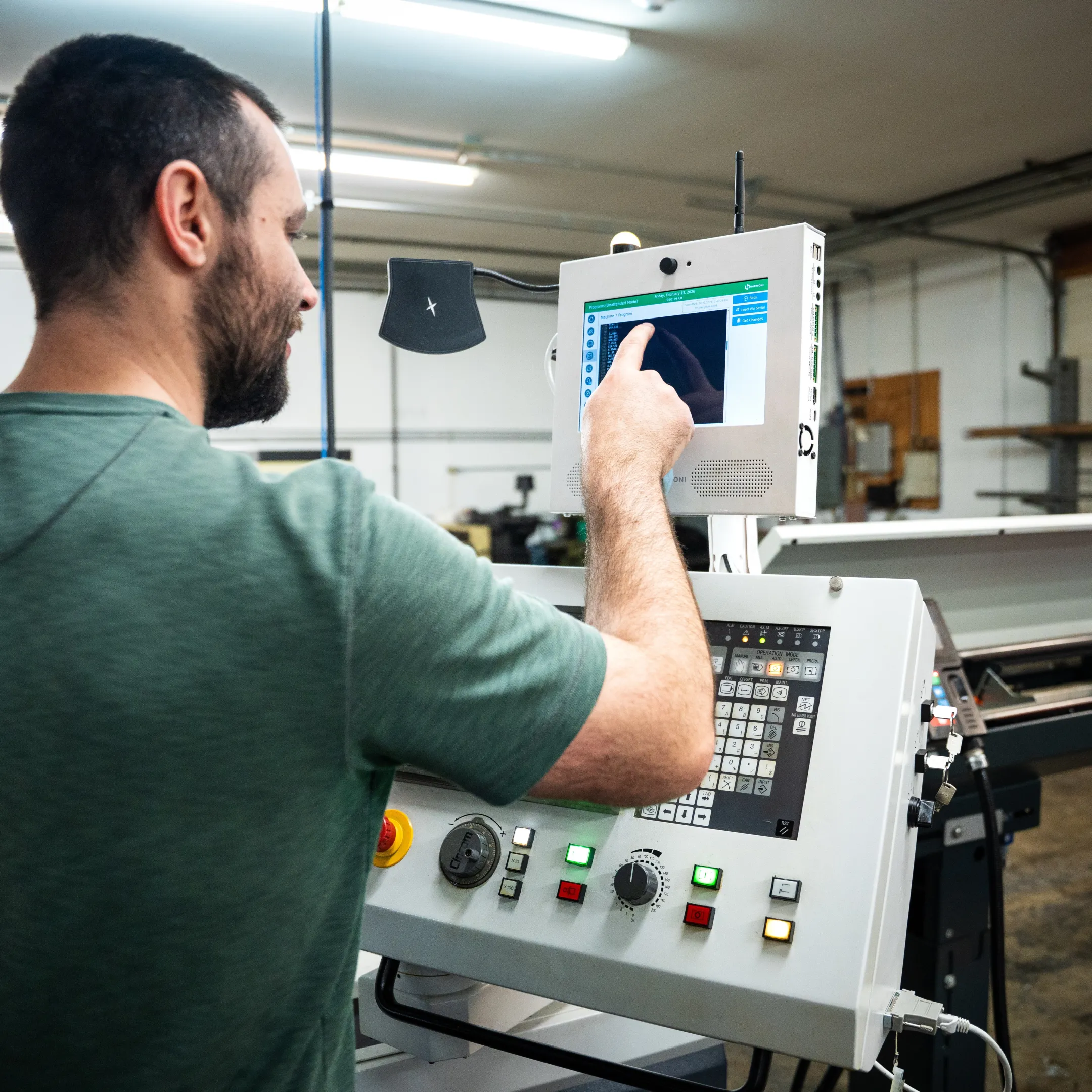 Operator using a digital machine-side work center