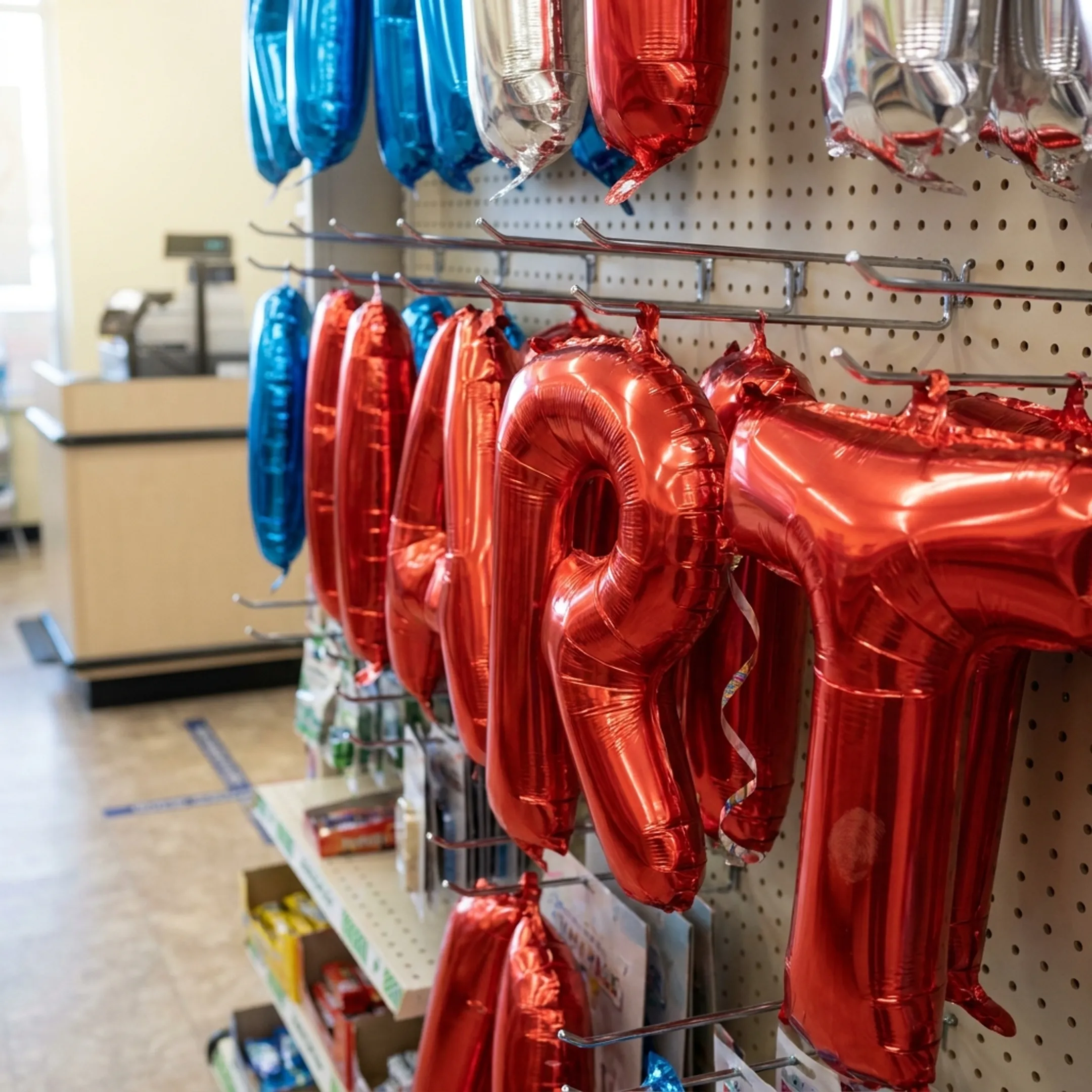 Dollar & Discount Stores
